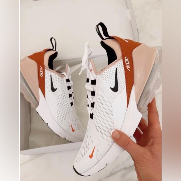 Nike Shoes - Nike air max 270